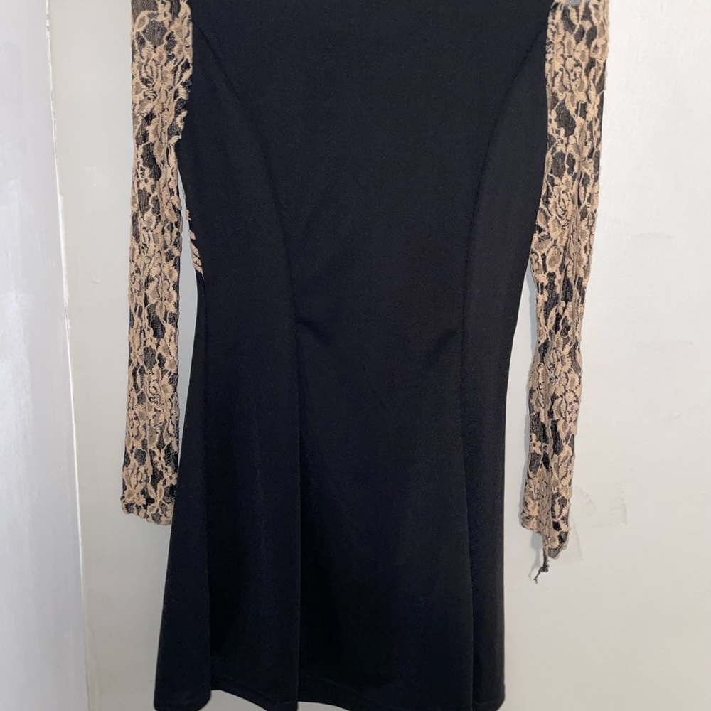 Small Dress - Picture 3 of 4